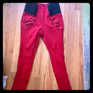 Red jegging pants